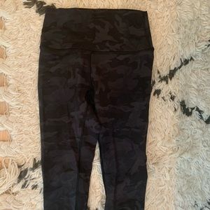 Lululemon Black Camo Wunder Under 25”